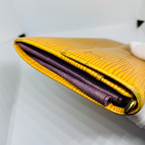 Louis Vuitton Long Epi wallet - Picture 9 of 10